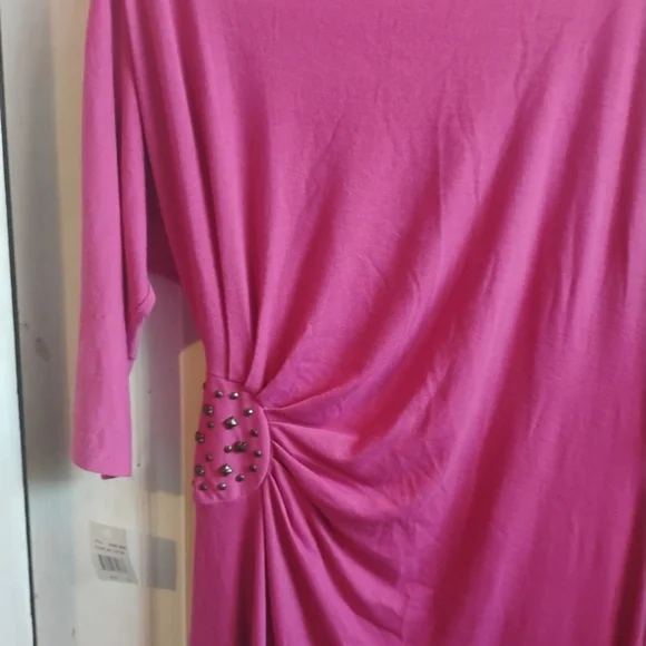 Chic Pink Midi Dress with Embellishments - Picture 11 of 13